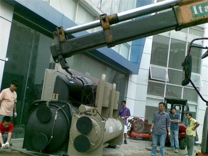 湖里区随车吊和汽车吊的核心区别是什么？哪种更省钱？