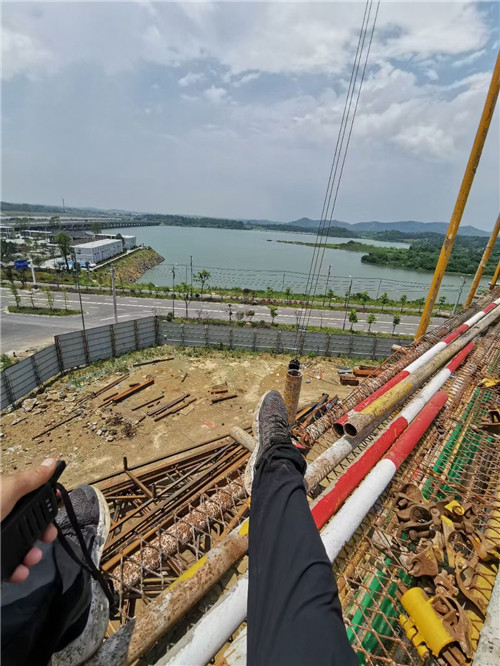 湖里区作业中发生设备损坏或人员意外，责任怎么划分？